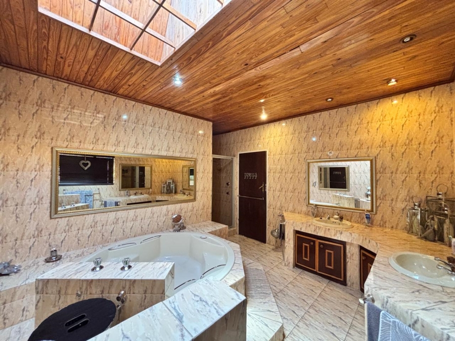 4 Bedroom Property for Sale in Flamwood North West